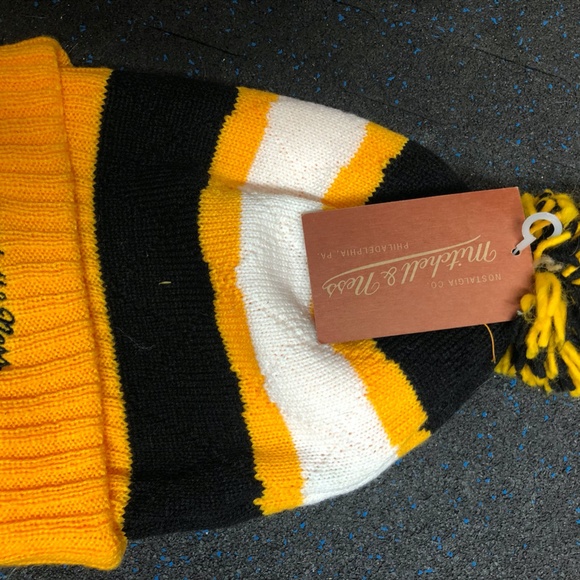 NWT Mitchell Ness Boston Bruins Beenie - Picture 3 of 3